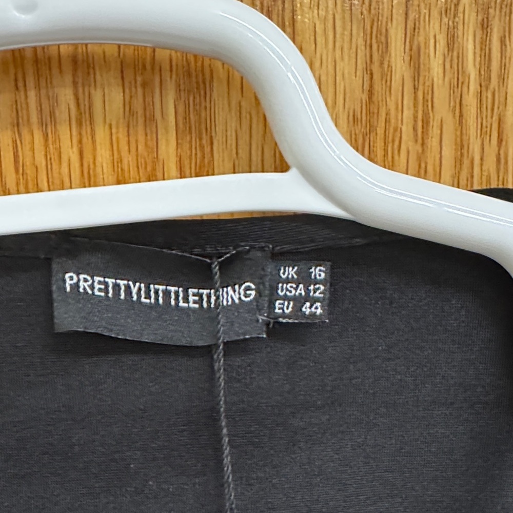 PrettyLittleThing Black Ruched Mini Dress - Picture 3 of 4